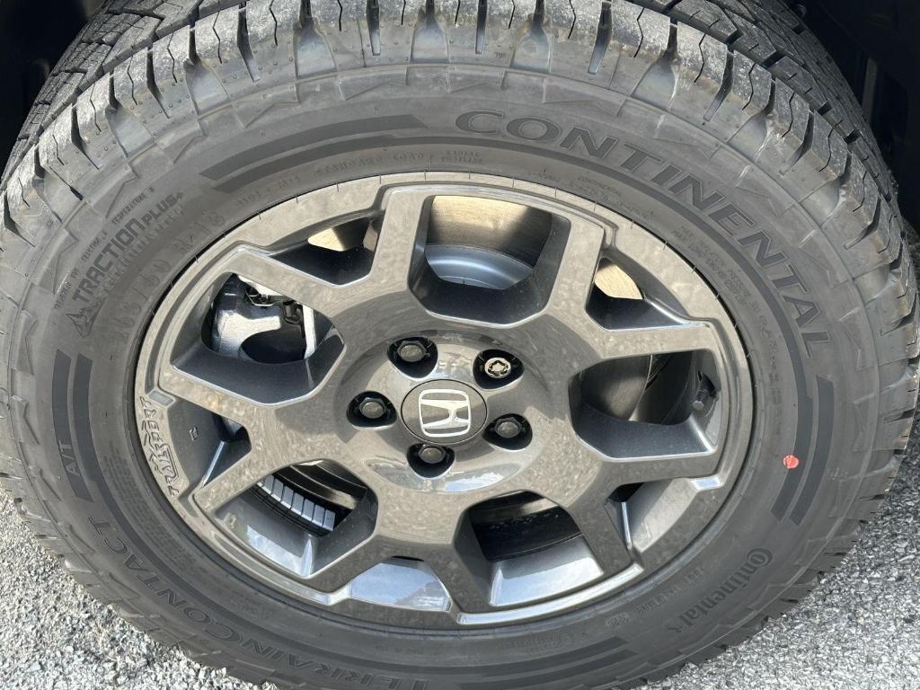 new 2025 Honda Pilot car, priced at $50,895