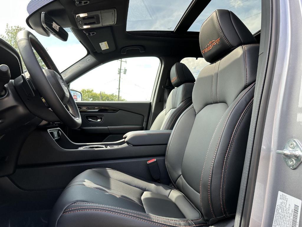 new 2025 Honda Pilot car, priced at $50,895