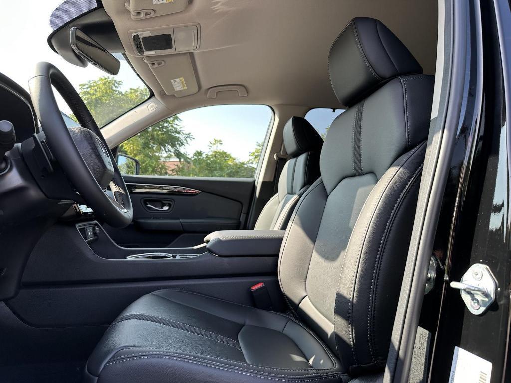 new 2025 Honda Pilot car, priced at $47,095