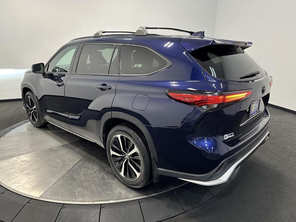 used 2022 Toyota Highlander car, priced at $38,995