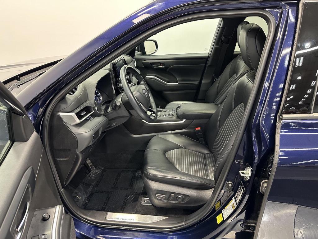 used 2022 Toyota Highlander car, priced at $38,995