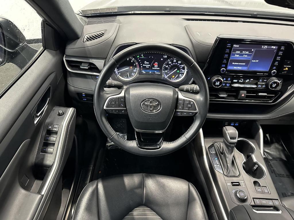 used 2022 Toyota Highlander car, priced at $38,995