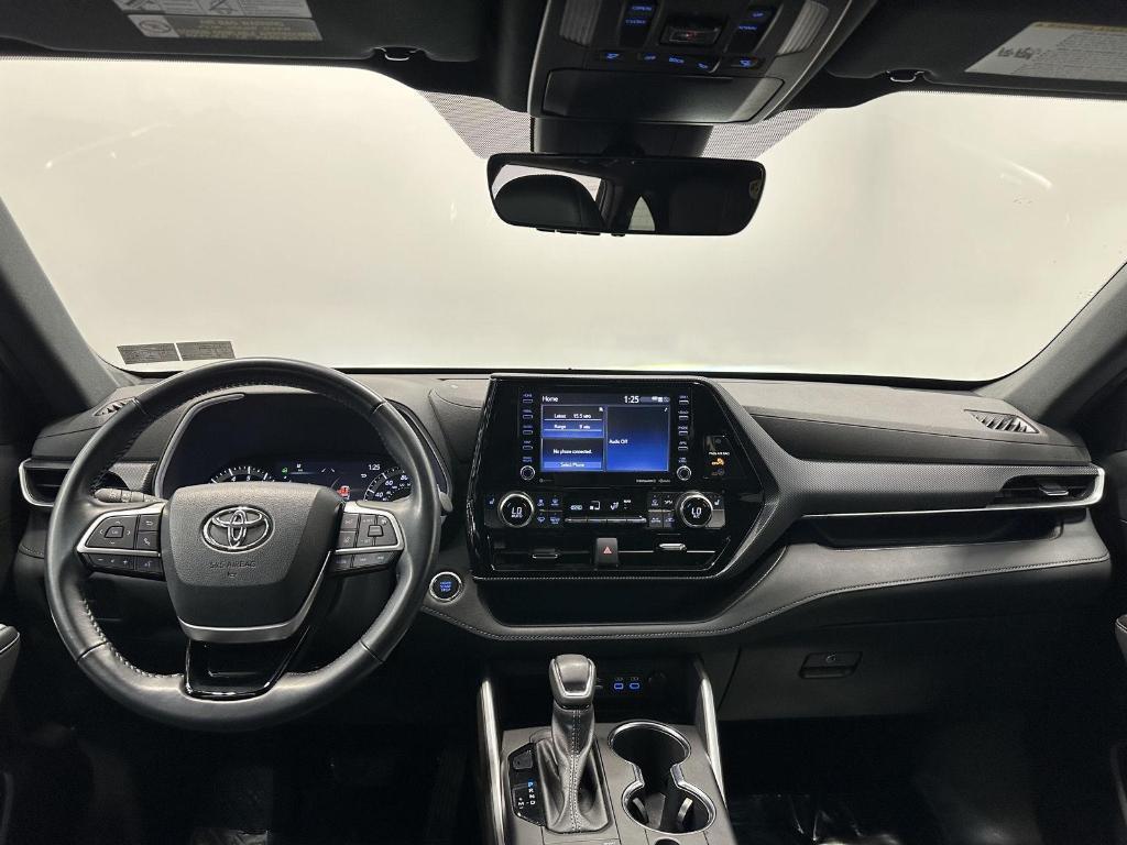 used 2022 Toyota Highlander car, priced at $38,995