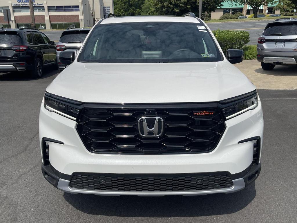 new 2025 Honda Pilot car, priced at $49,850