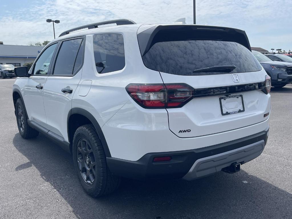 new 2025 Honda Pilot car, priced at $49,850