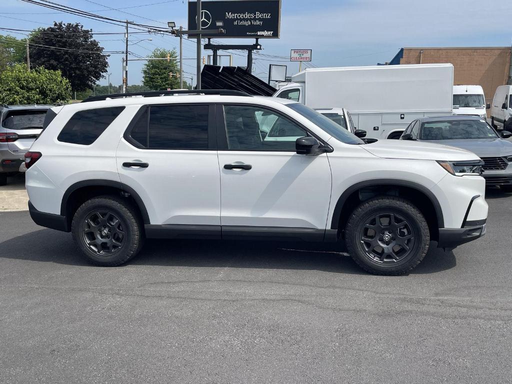 new 2025 Honda Pilot car, priced at $49,850