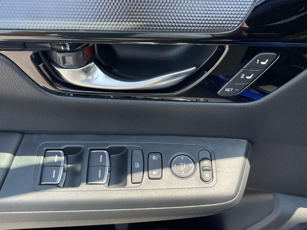 new 2025 Honda CR-V Hybrid car, priced at $42,950