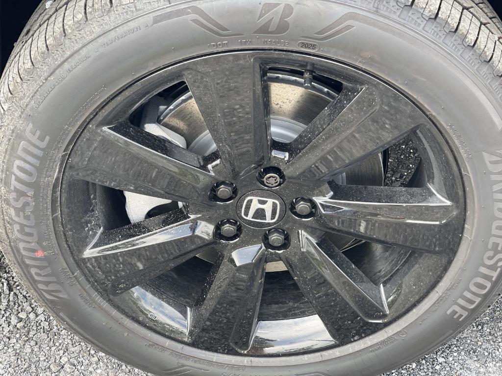 new 2025 Honda Pilot car, priced at $56,030