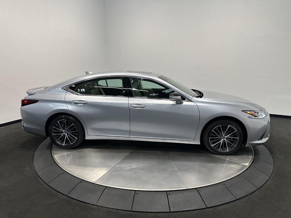 used 2025 Lexus ES 300h car, priced at $45,995
