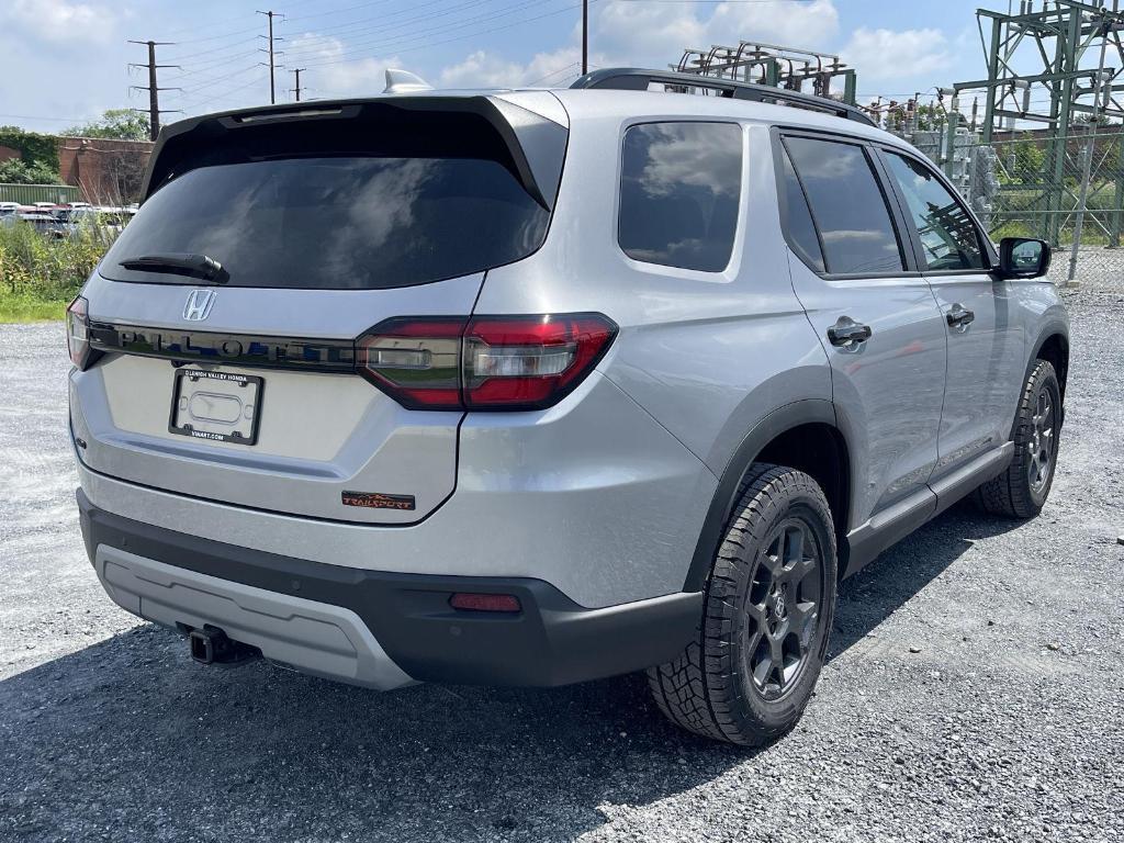 new 2025 Honda Pilot car, priced at $50,850