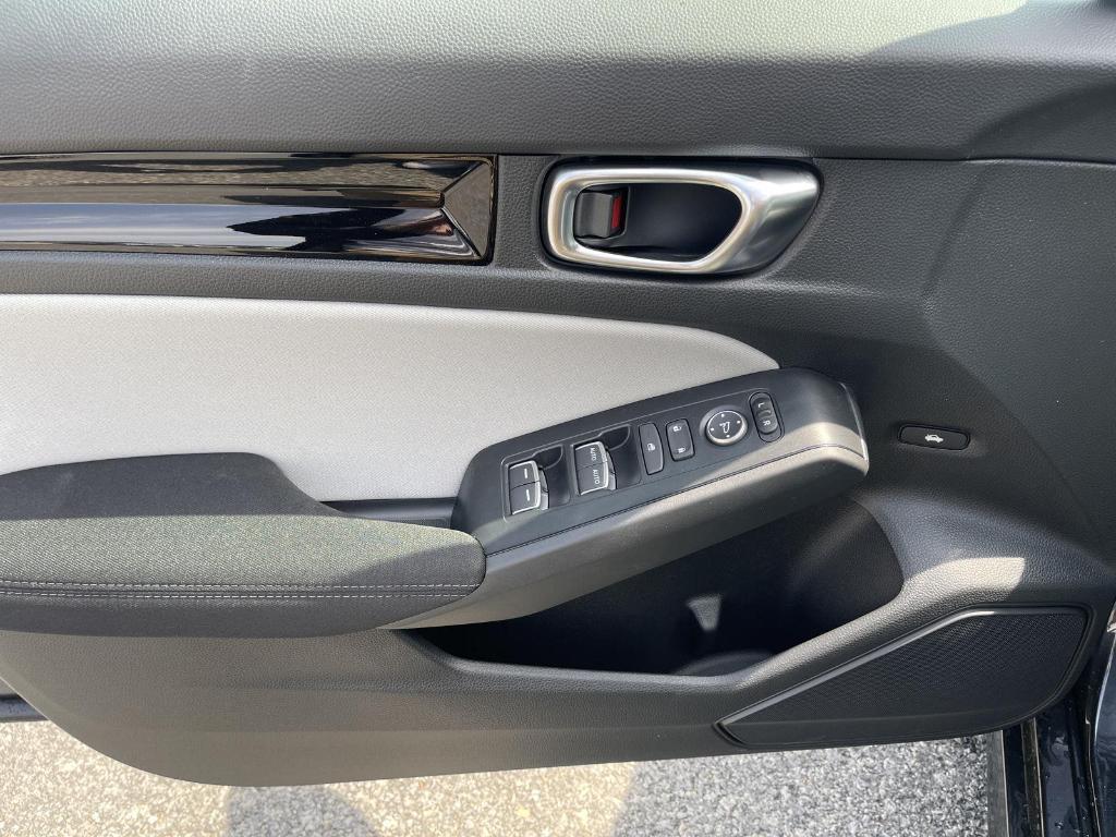 new 2025 Honda Civic Hybrid car, priced at $30,100