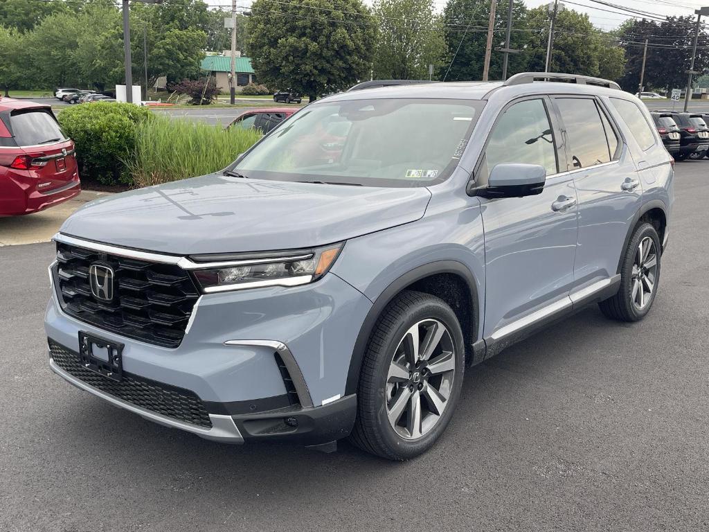 new 2025 Honda Pilot car, priced at $54,985