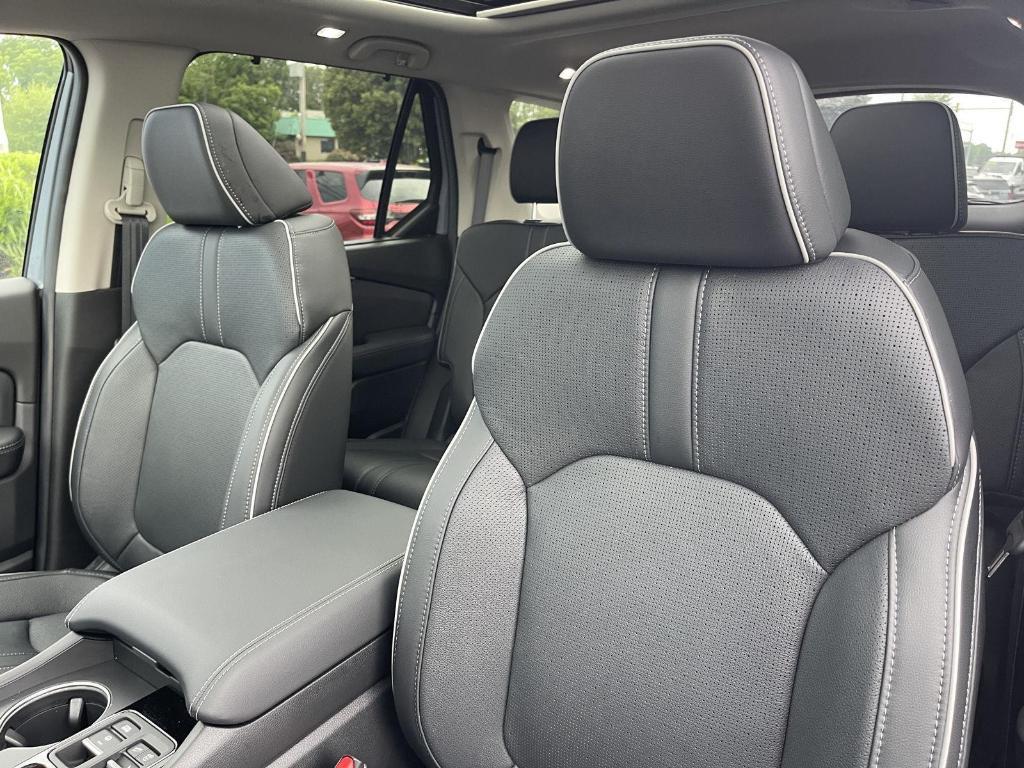 new 2025 Honda Pilot car, priced at $54,985