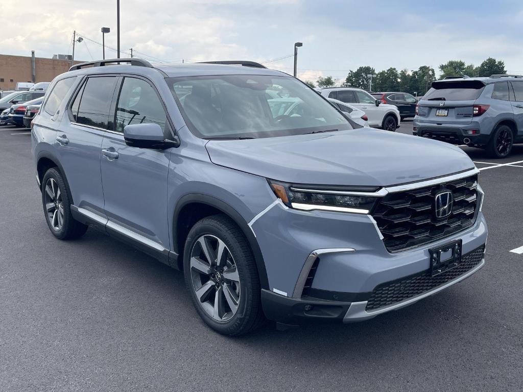 new 2025 Honda Pilot car, priced at $54,985