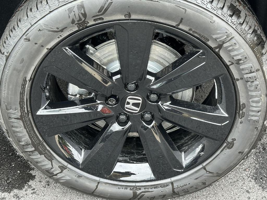 new 2025 Honda Pilot car, priced at $56,075