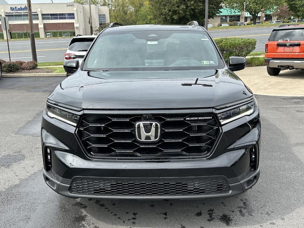 new 2025 Honda Pilot car, priced at $56,075