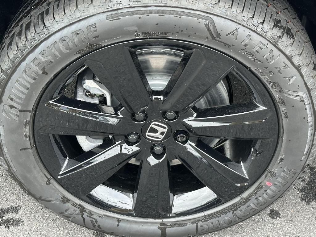 new 2025 Honda Pilot car, priced at $56,075