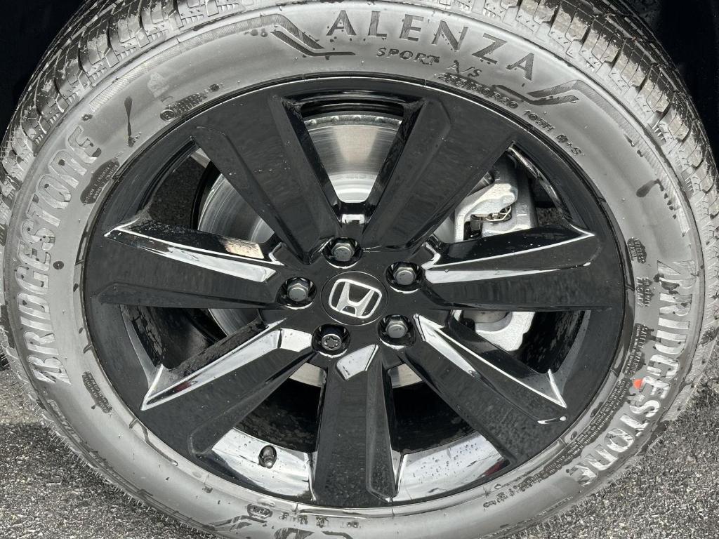new 2025 Honda Pilot car, priced at $56,075