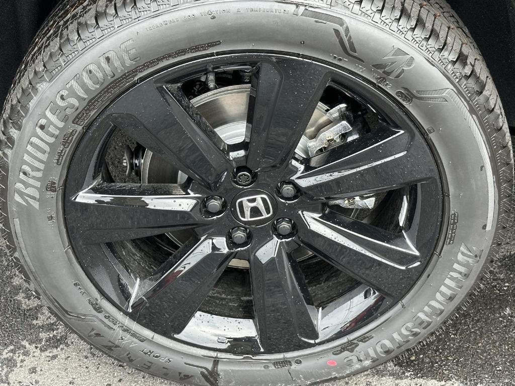 new 2025 Honda Pilot car, priced at $56,075