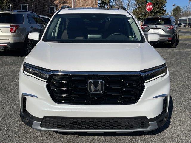 new 2025 Honda Pilot car, priced at $54,930