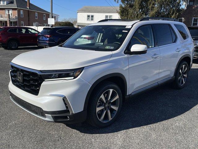 new 2025 Honda Pilot car, priced at $54,930