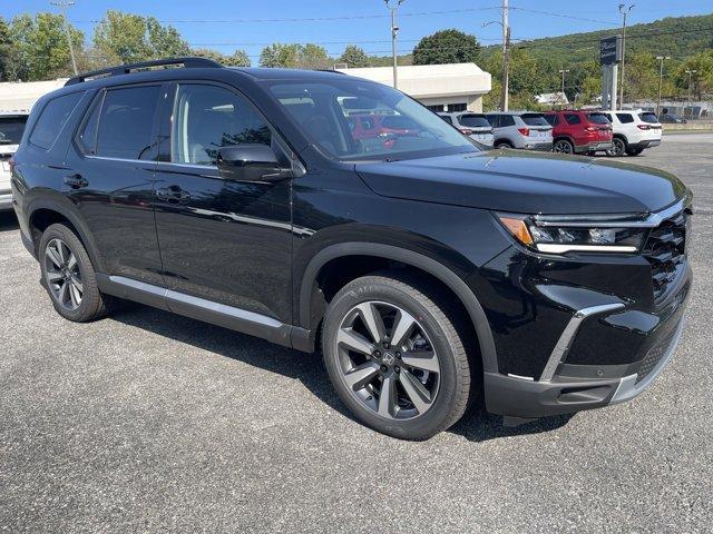 new 2025 Honda Pilot car, priced at $50,695