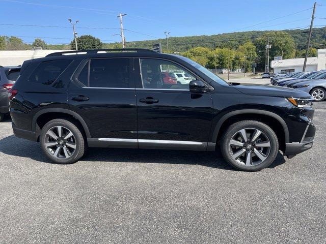 new 2025 Honda Pilot car, priced at $50,695