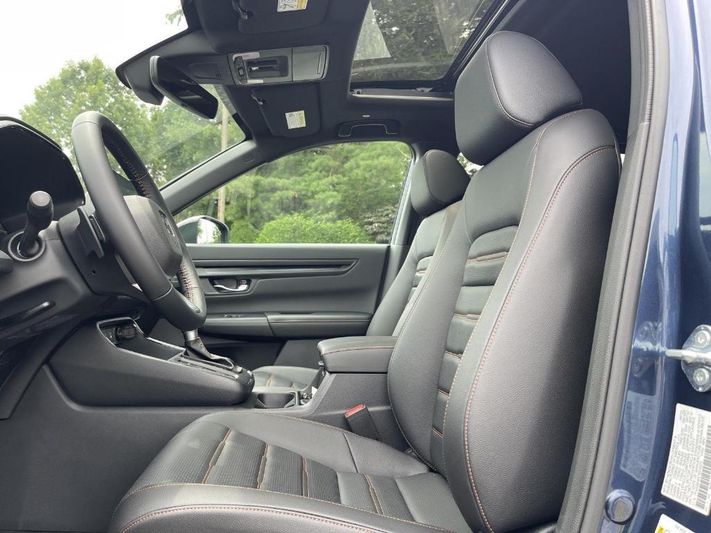 new 2026 Honda CR-V Hybrid car, priced at $41,675