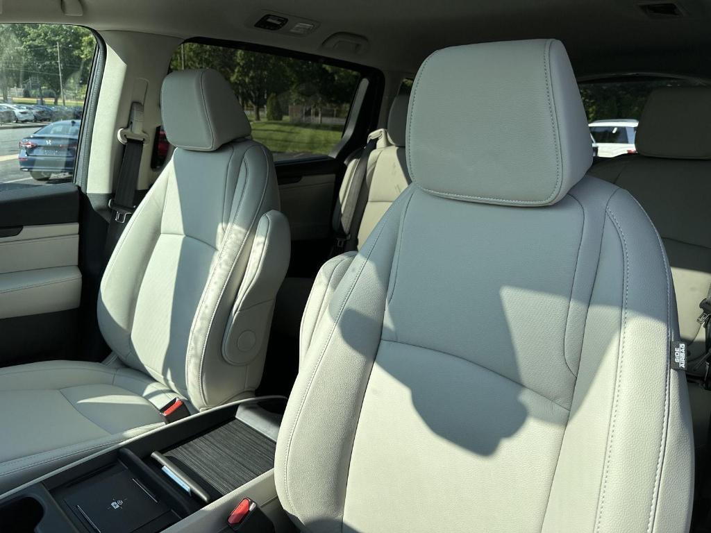 new 2026 Honda Odyssey car, priced at $44,290