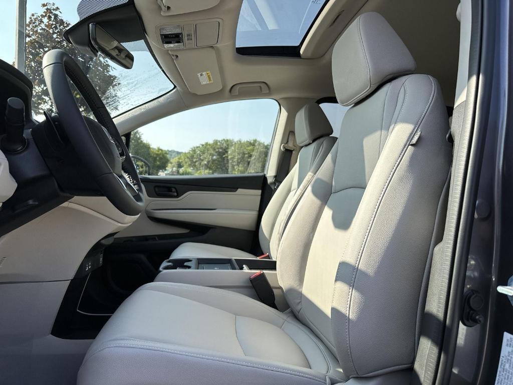 new 2026 Honda Odyssey car, priced at $44,290