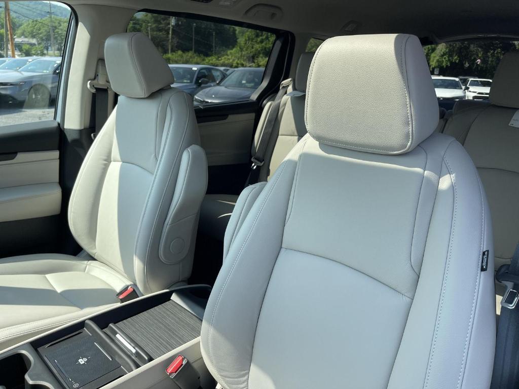 new 2025 Honda Odyssey car, priced at $43,670