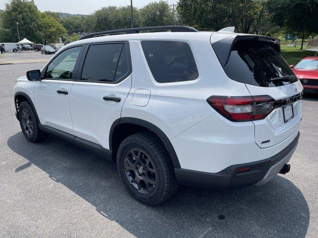 new 2025 Honda Pilot car, priced at $50,950