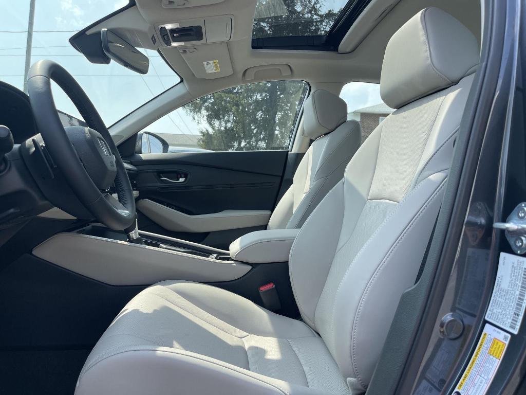 new 2025 Honda Accord Hybrid car, priced at $40,450