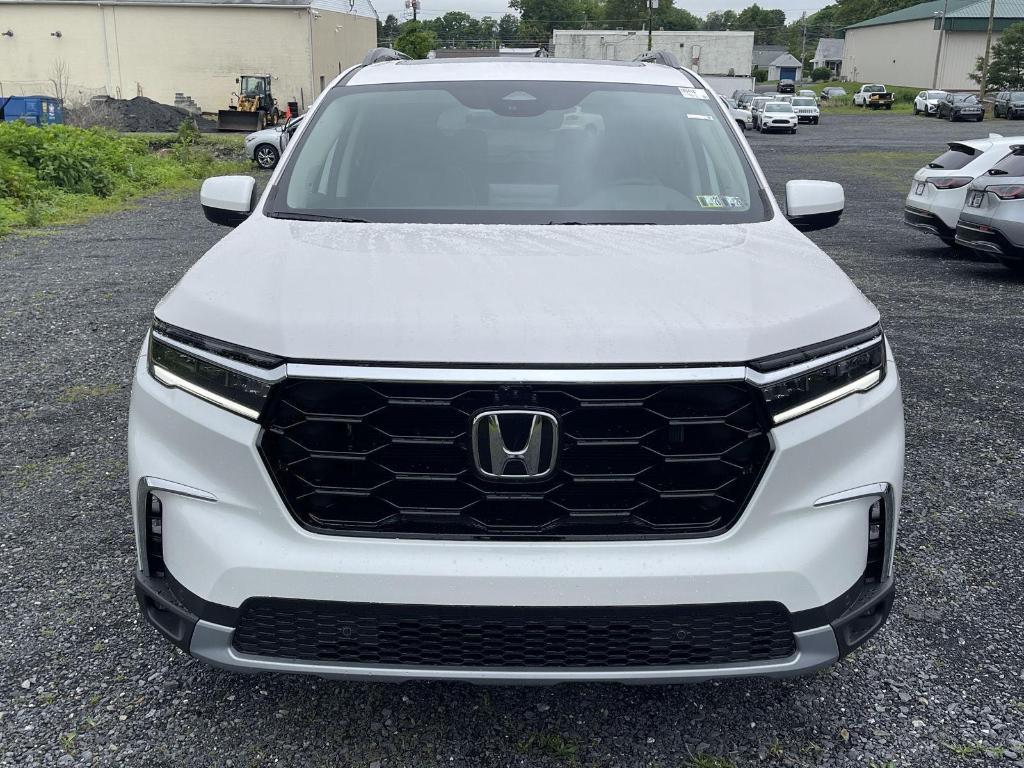 new 2025 Honda Pilot car, priced at $54,985
