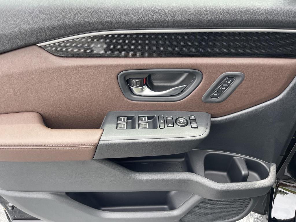new 2025 Honda Pilot car, priced at $54,530