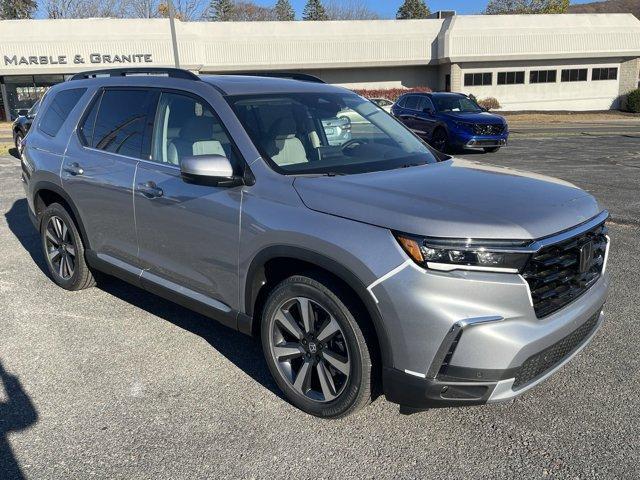 new 2025 Honda Pilot car, priced at $50,995