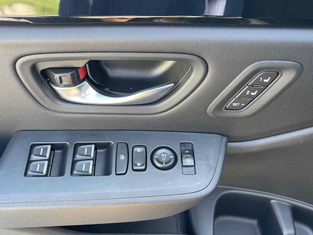 new 2025 Honda Pilot car, priced at $47,050