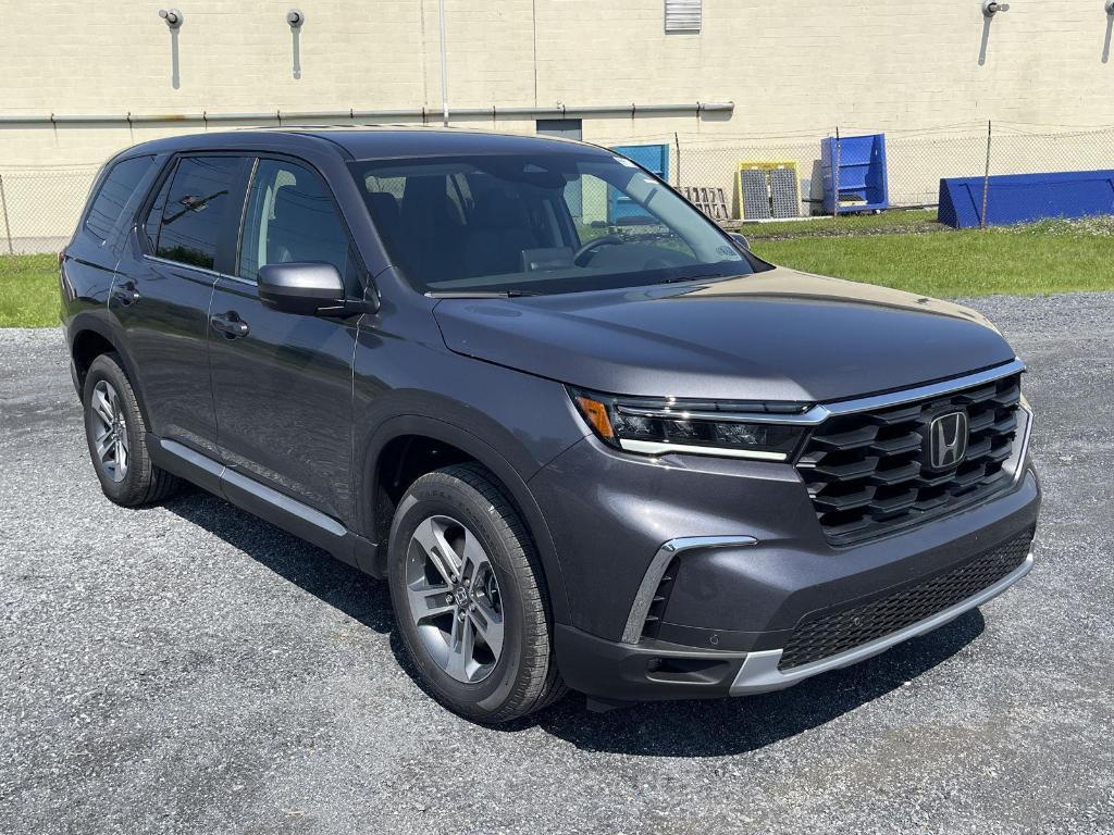new 2025 Honda Pilot car, priced at $47,050