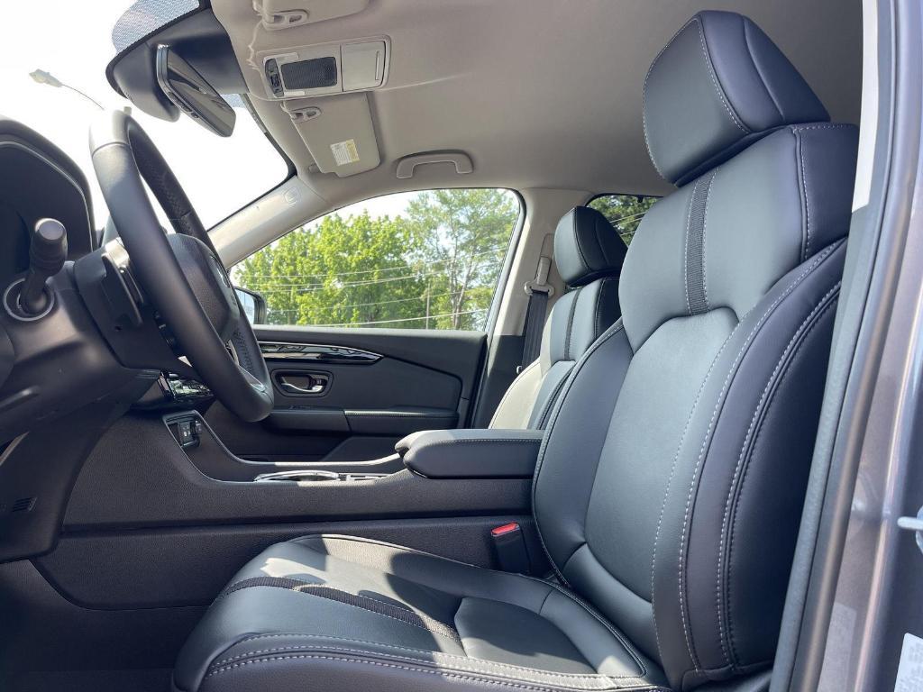 new 2025 Honda Pilot car, priced at $47,050