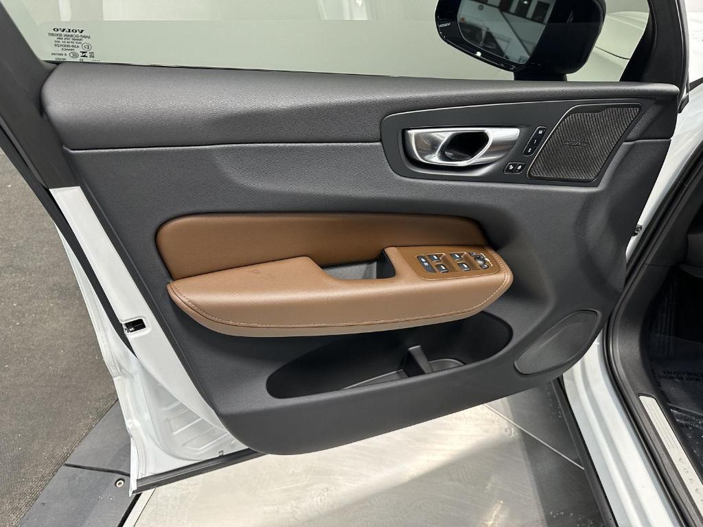 used 2023 Volvo XC60 car, priced at $42,995