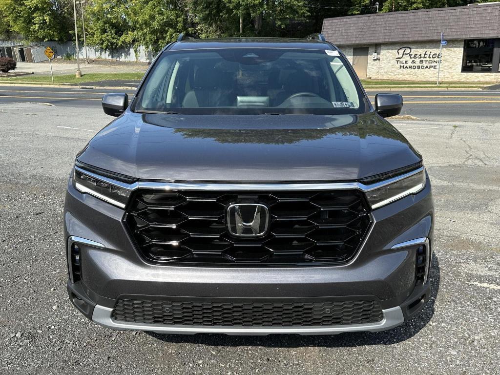 new 2025 Honda Pilot car, priced at $51,095
