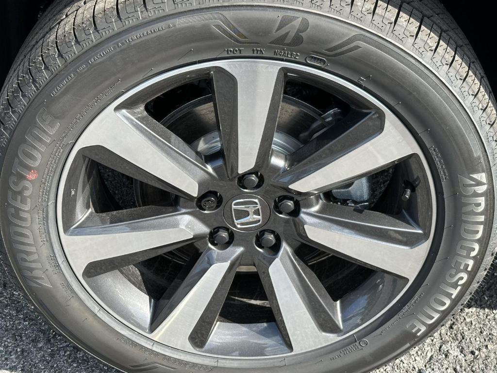 new 2025 Honda Pilot car, priced at $51,095