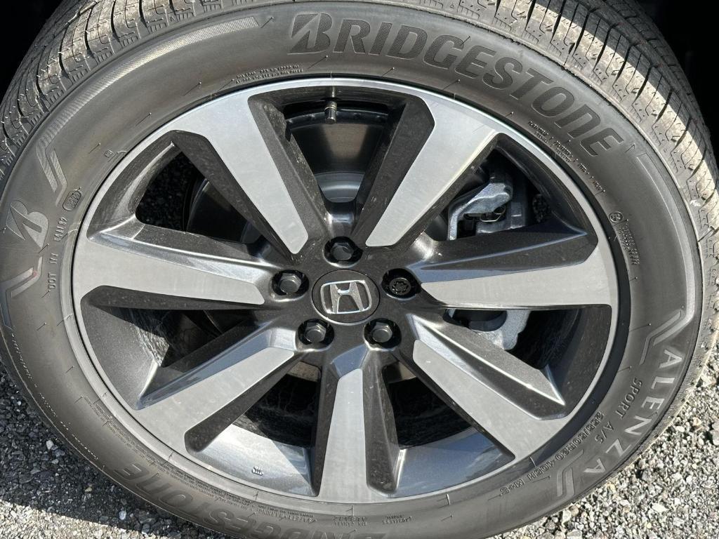 new 2025 Honda Pilot car, priced at $51,095