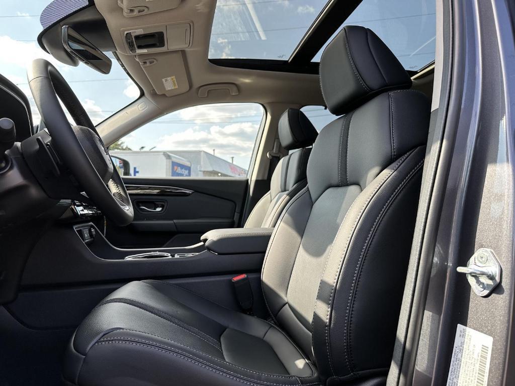 new 2025 Honda Pilot car, priced at $51,095