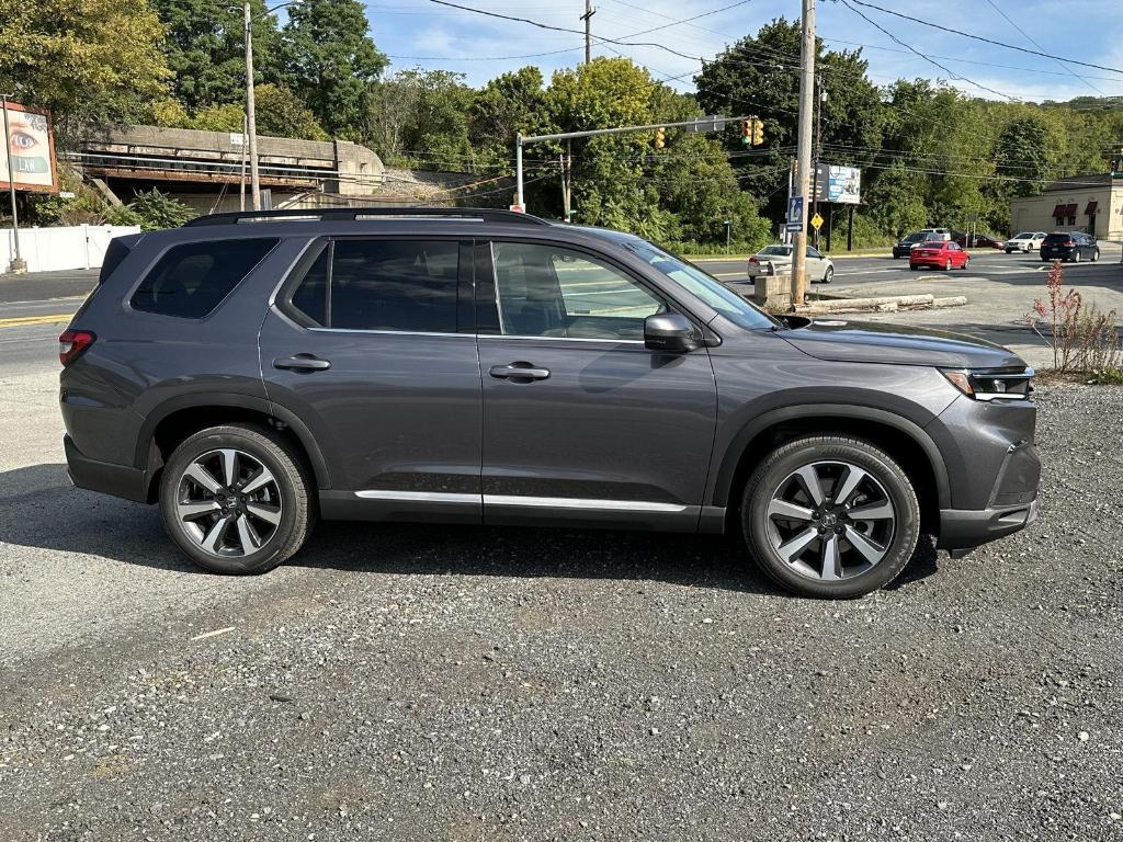 new 2025 Honda Pilot car, priced at $51,095