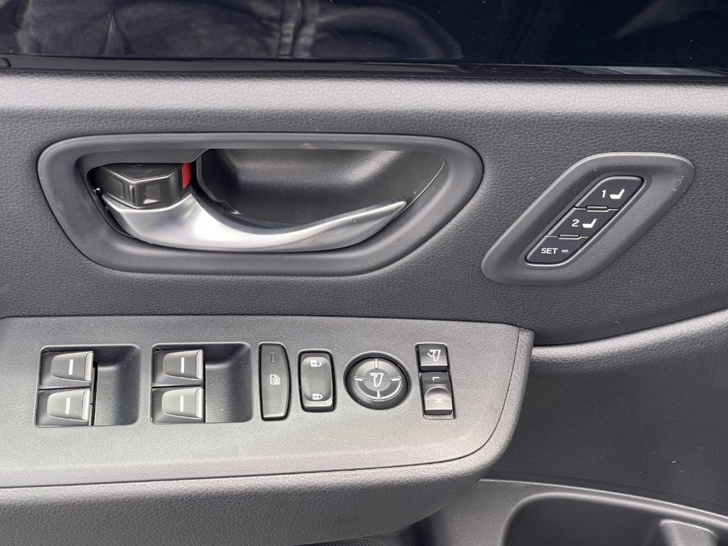 new 2025 Honda Pilot car, priced at $51,305