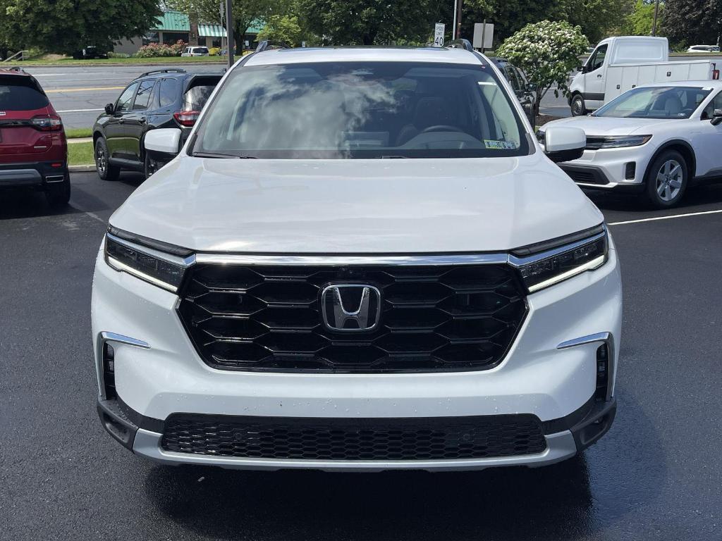 new 2025 Honda Pilot car, priced at $55,030