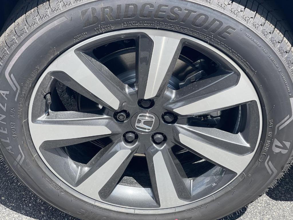 new 2025 Honda Pilot car, priced at $51,550