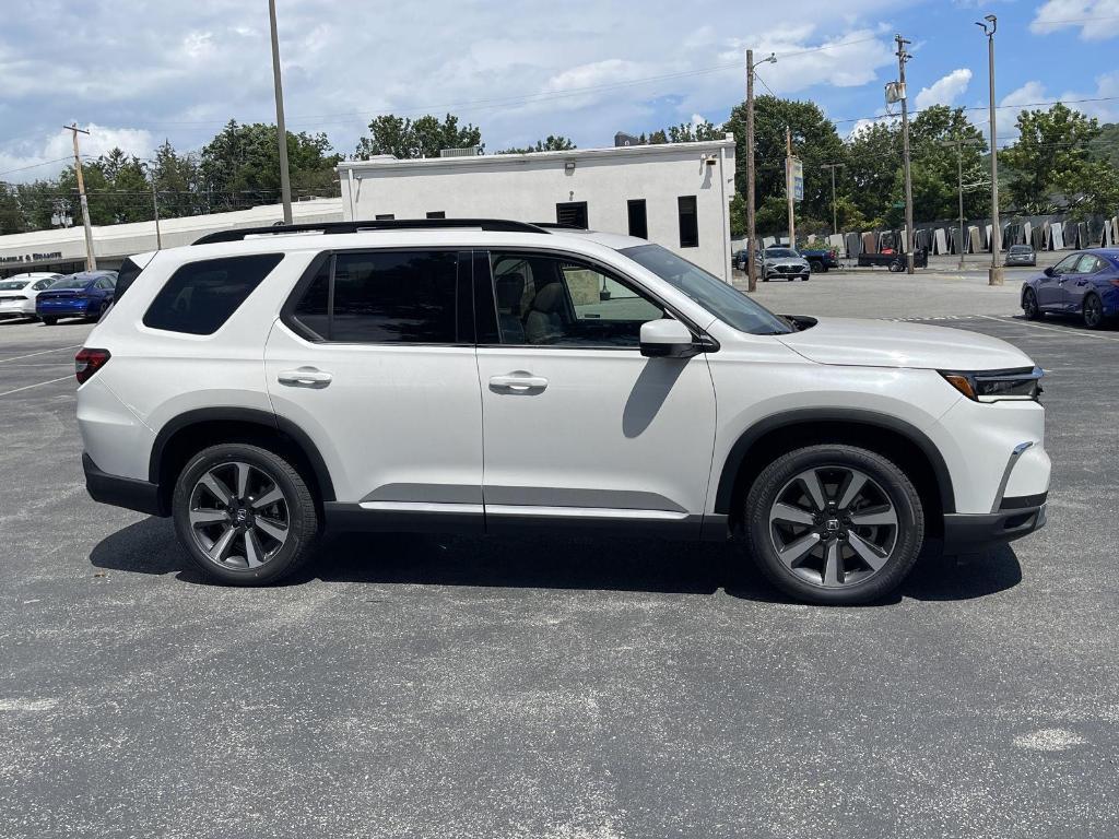 new 2025 Honda Pilot car, priced at $51,550