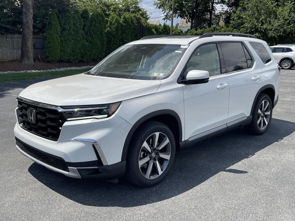 new 2025 Honda Pilot car, priced at $51,550